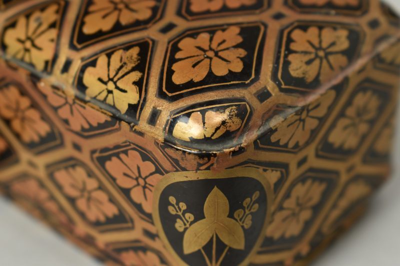 Antique Japanese Maki-e Lacquer Letter Box with Chrysanthemum Design (Fumibako)