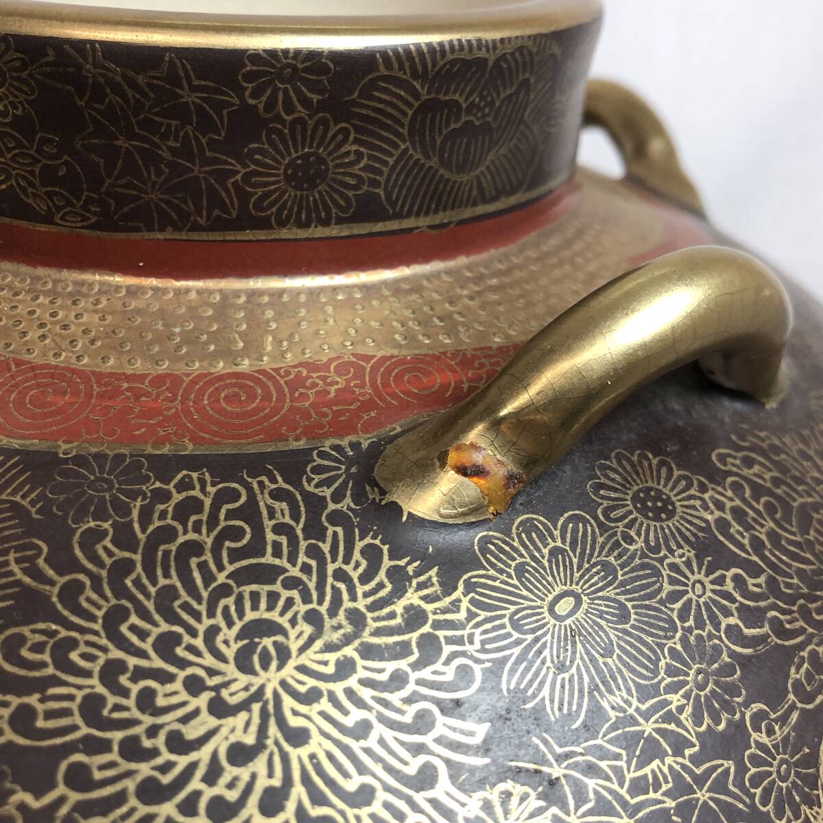 Kutani Renzan Kinrande Large Vase with Fan Window Landscape, Gold Enamel, 33 cm