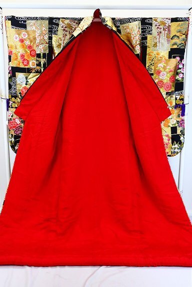 Iro-Uchikake Silk Wedding Kimono Black Auspicious Floral Gold Thread Length 198 cm