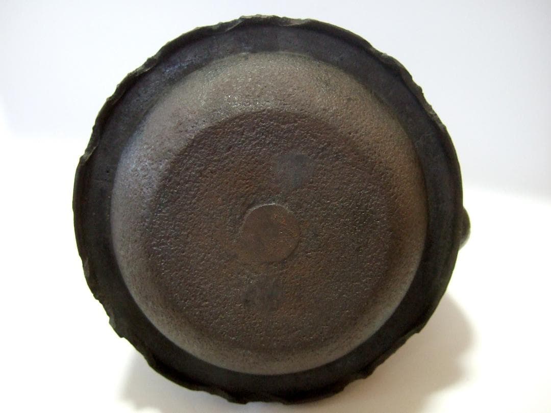 Nambu Gasen Tetsubin Cast Iron Kettle Arare Pattern Oni-men Handle Signed
