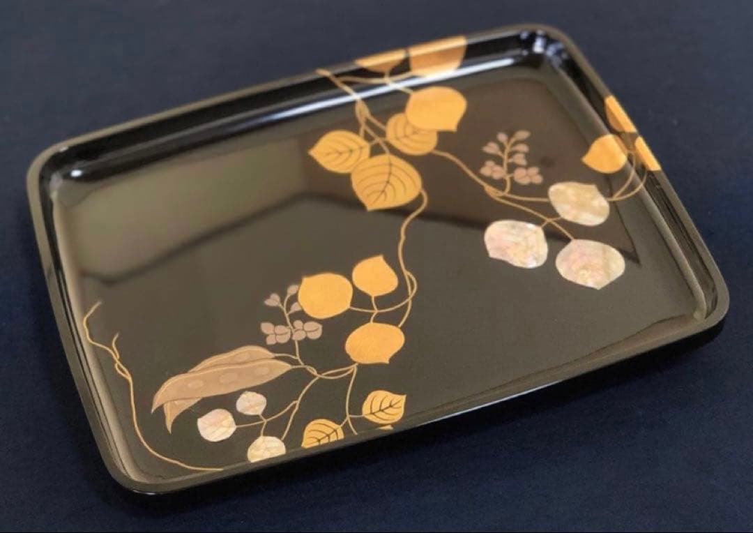 Suzuki Hyosaku Gift Tray Maki-e Raden Lacquer Wood with Bean Design, Tomobako, Approx. 22 cm x 29 cm