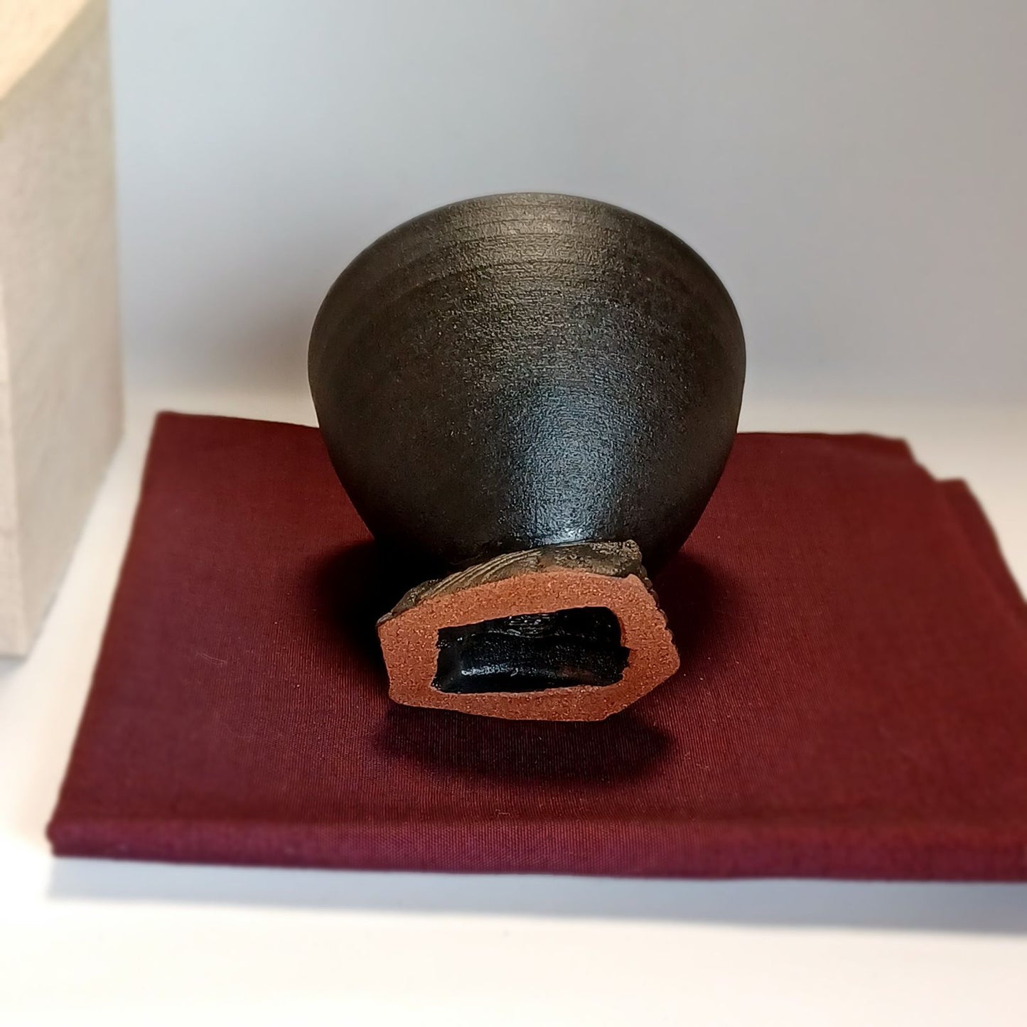 Hagi Ware Guinomi Sake Cup by Atsuyuki Ueda, Somezogan Wave Motif, D 7 cm