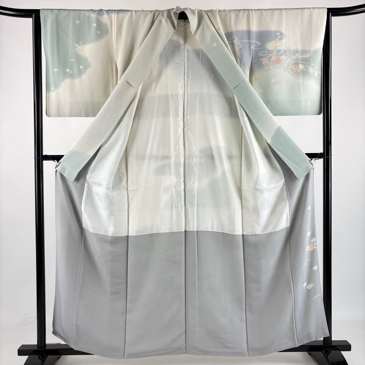 Homongi Silk Kimono Awase with Plum Branch Chrysanthemum Gold Thread Kinsai Light Green M
