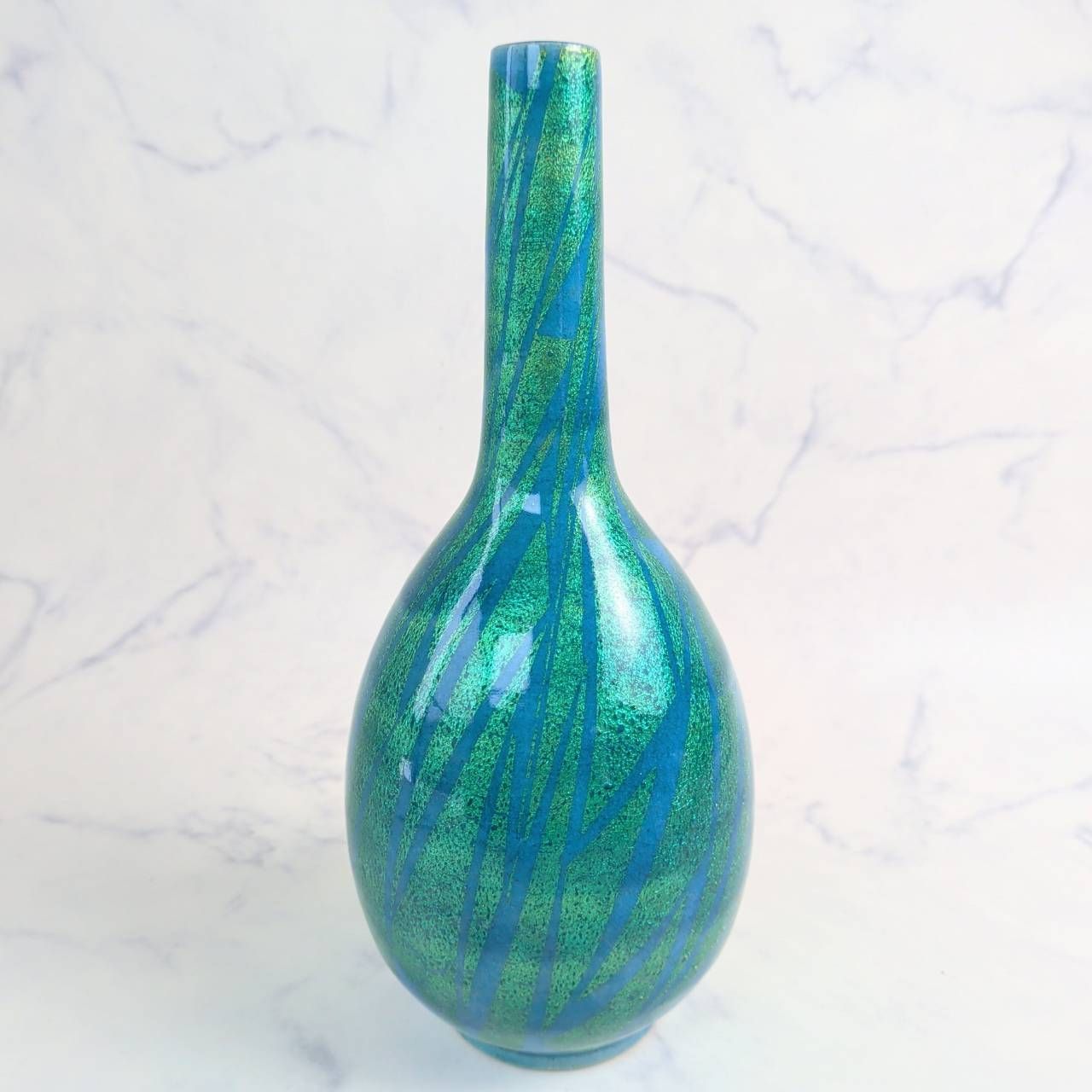 Ono Hakuko Green Yuri-kinsai Porcelain Vase, Height 24 cm