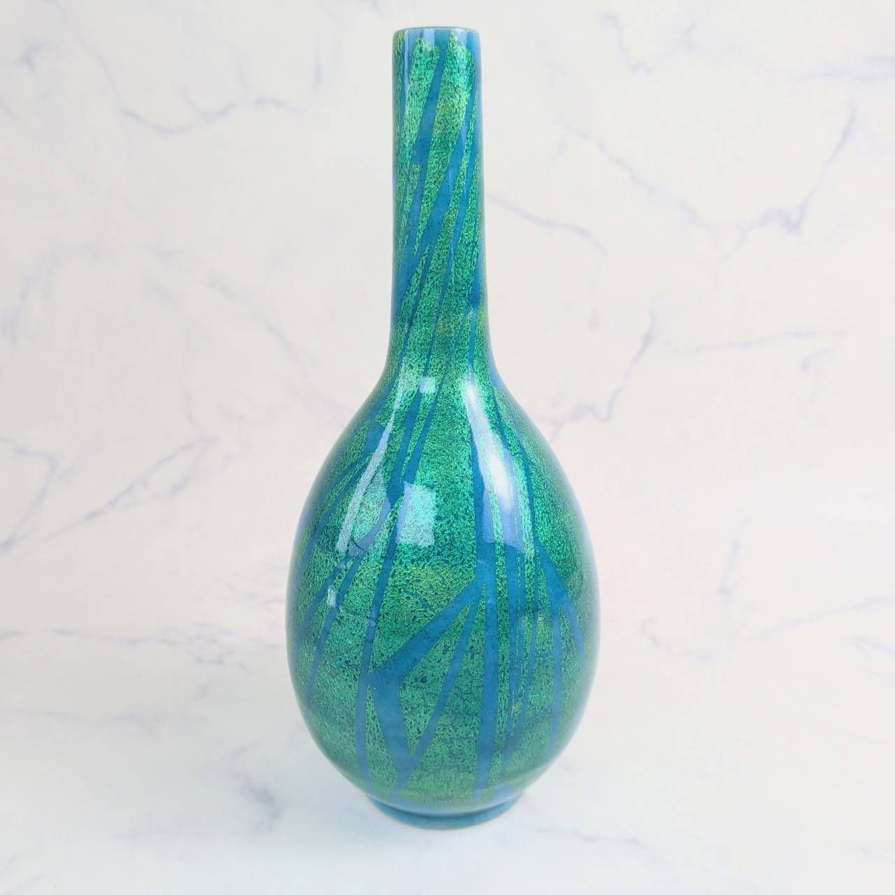 Ono Hakuko Green Yuri-kinsai Porcelain Vase, Height 24 cm