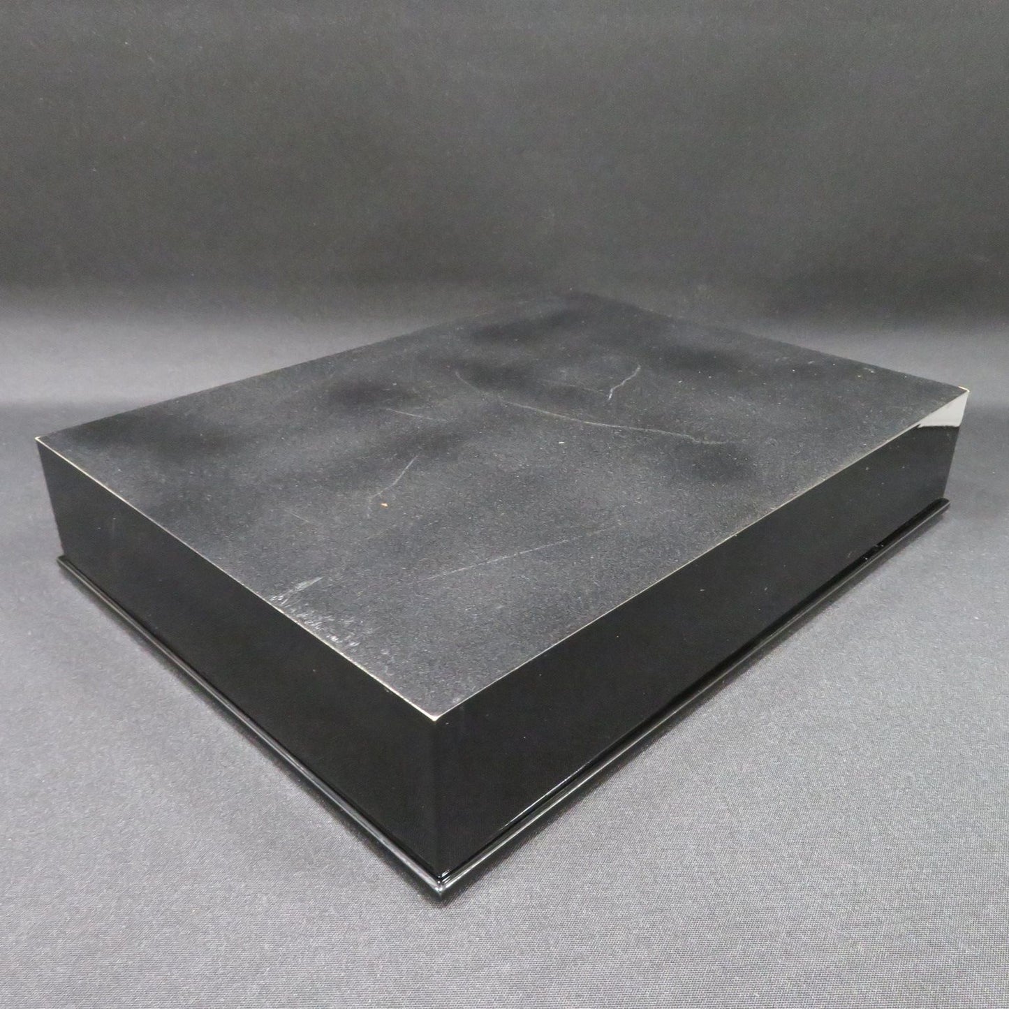 Japanese Lacquerware Tray with Real Gold Maki-e Plovers over Waves Design