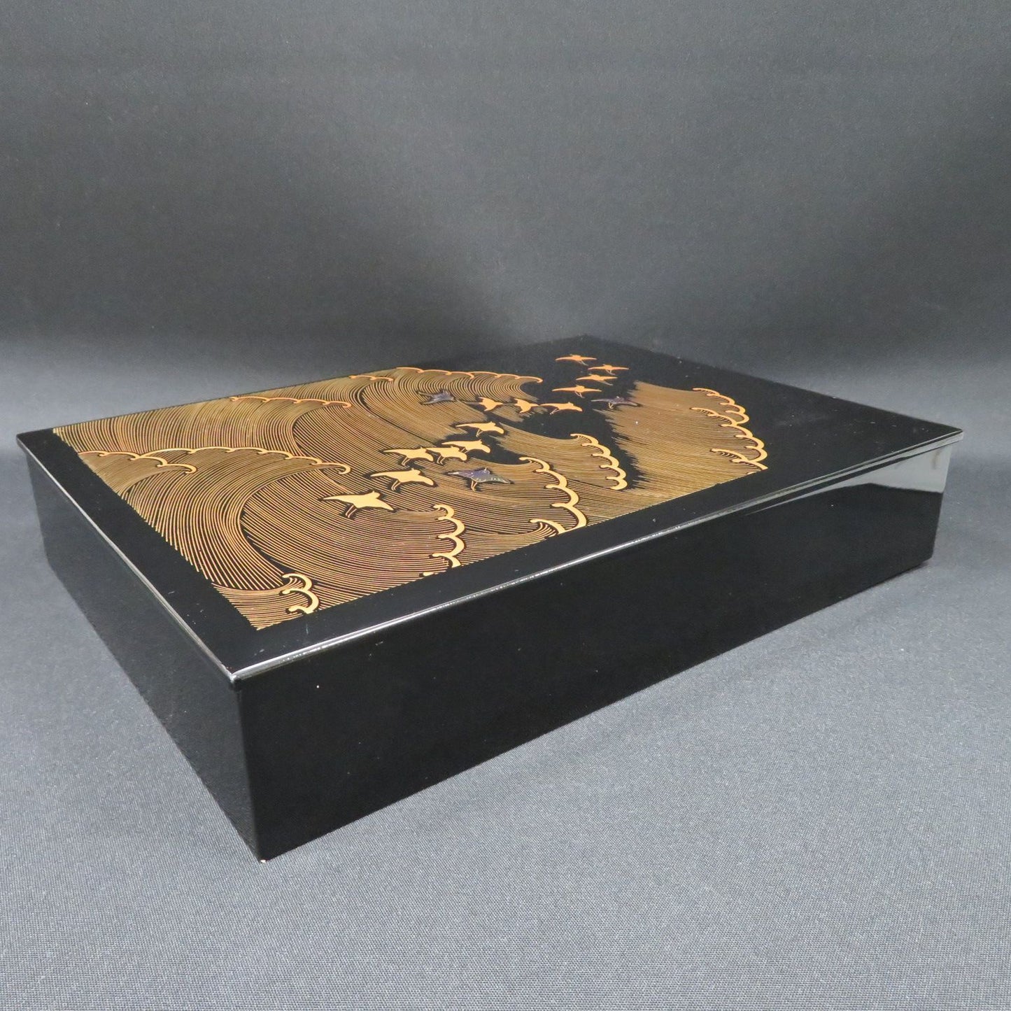 Japanese Lacquerware Tray with Real Gold Maki-e Plovers over Waves Design