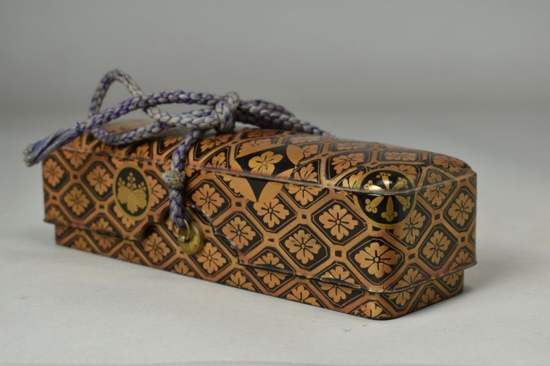Antique Japanese Maki-e Lacquer Letter Box with Chrysanthemum Design (Fumibako)