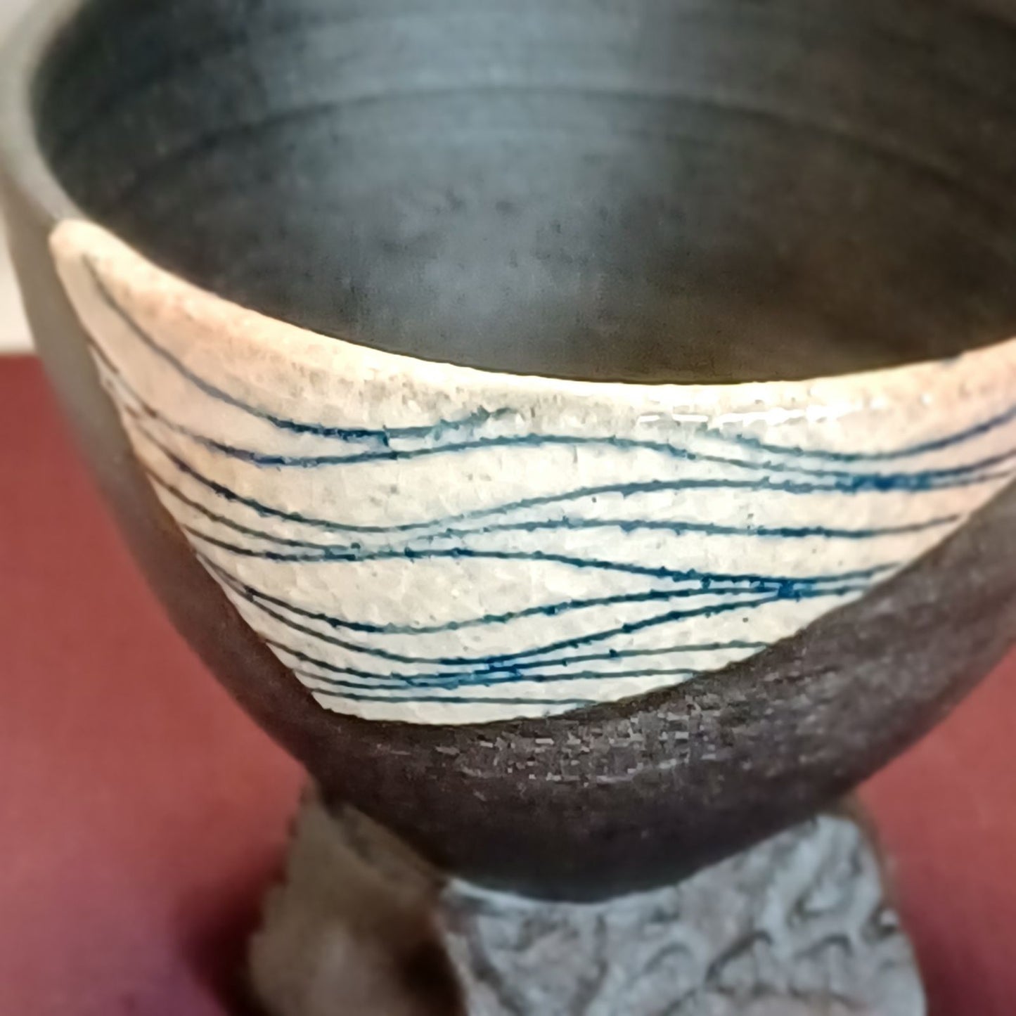 Hagi Ware Guinomi Sake Cup by Atsuyuki Ueda, Somezogan Wave Motif, D 7 cm