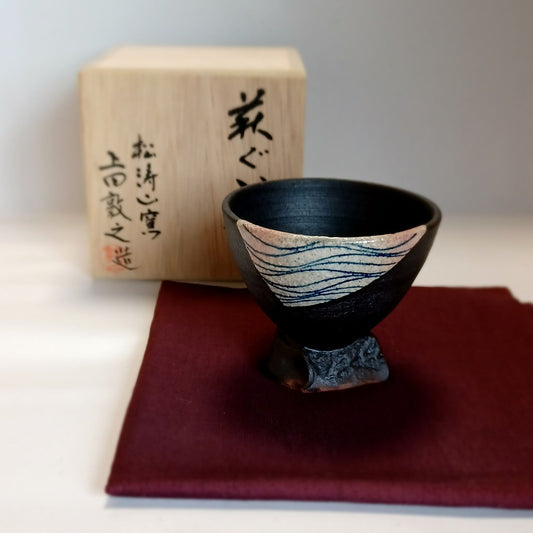 Hagi Ware Guinomi Sake Cup by Atsuyuki Ueda, Somezogan Wave Motif, D 7 cm