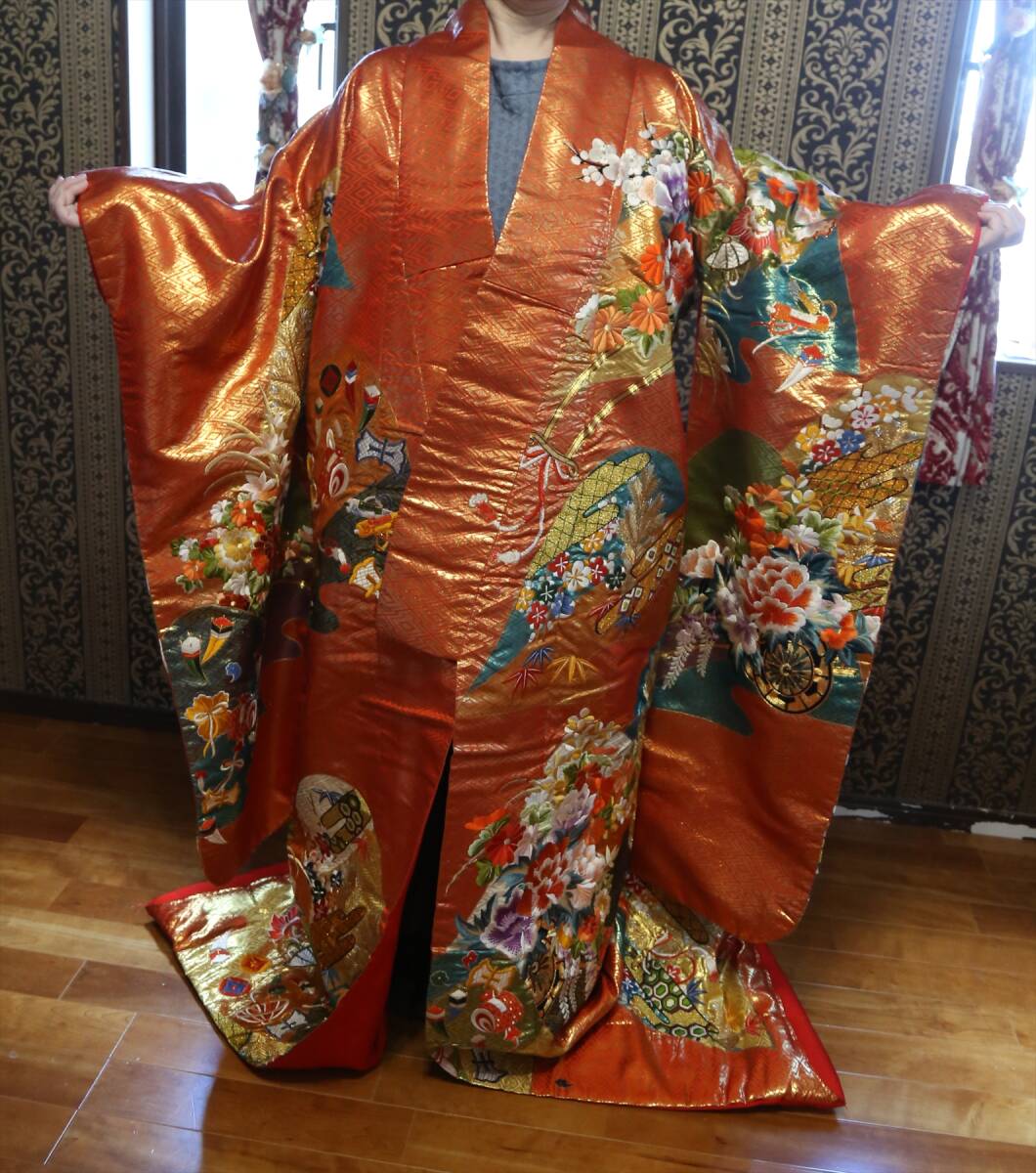 Iro-uchikake Wedding Kimono, Kissho Hanaguruma Motif, Gold & Silver Embroidery