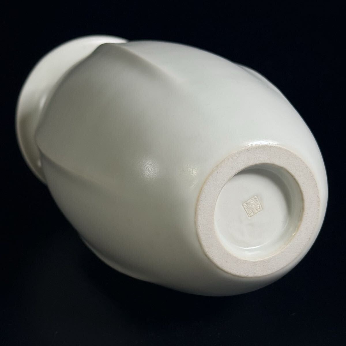 Kyo-yaki Snow-White Porcelain Twin-Ear Vase 23 cm by Miyashita Zenju with Signed Box