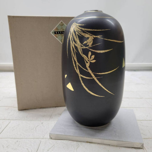 Kutani-yaki Porcelain Flower Vase Size 8 with Gold Orchid Design and Stand
