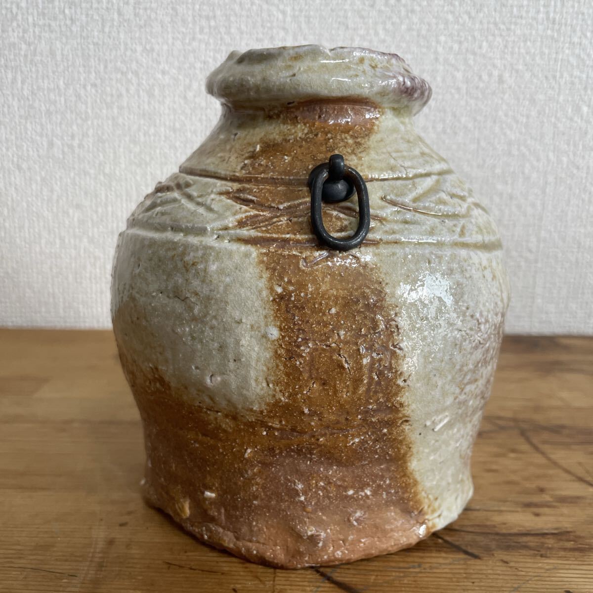 Sugimoto Sadamitsu Shigaraki Uzukumaru Hanging Vase, Teragaito Kiln, Signed Box
