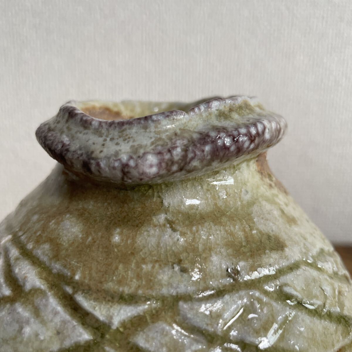 Sugimoto Sadamitsu Shigaraki Uzukumaru Hanging Vase, Teragaito Kiln, Signed Box