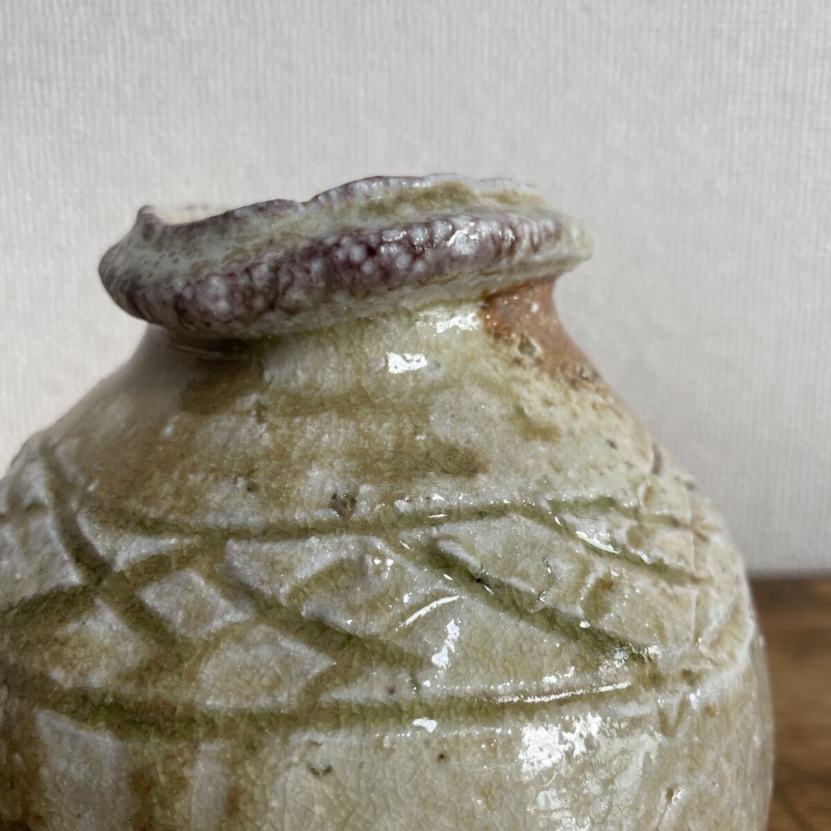 Sugimoto Sadamitsu Shigaraki Uzukumaru Hanging Vase, Teragaito Kiln, Signed Box