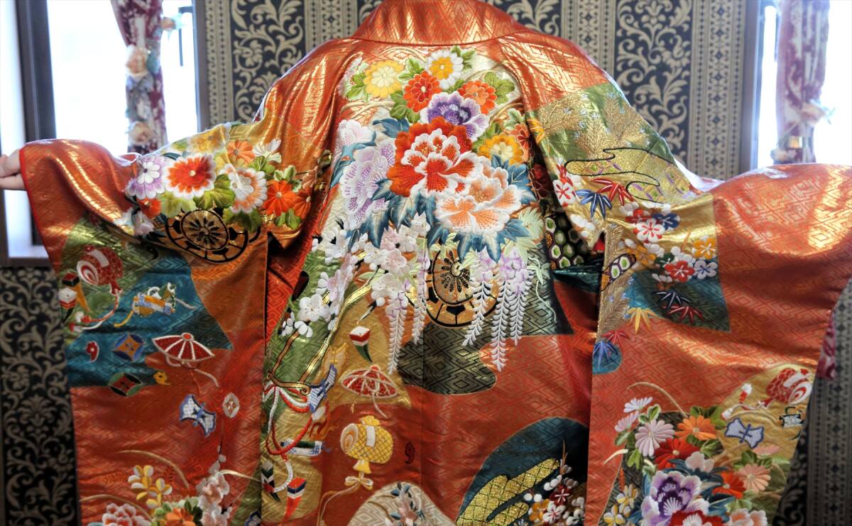 Iro-uchikake Wedding Kimono, Kissho Hanaguruma Motif, Gold & Silver Embroidery