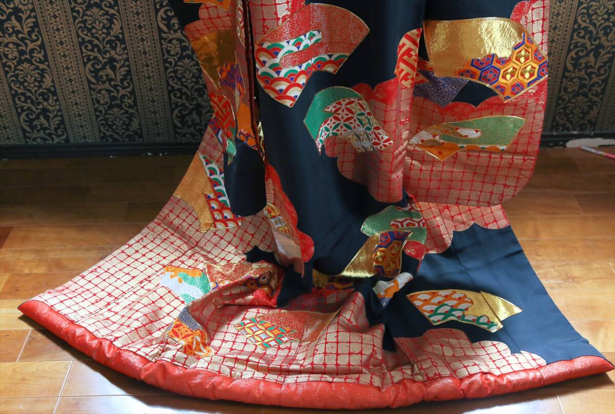 Antique Iro-uchikake Silk Wedding Kimono, Black Bokashi-dyed Auspicious Motifs