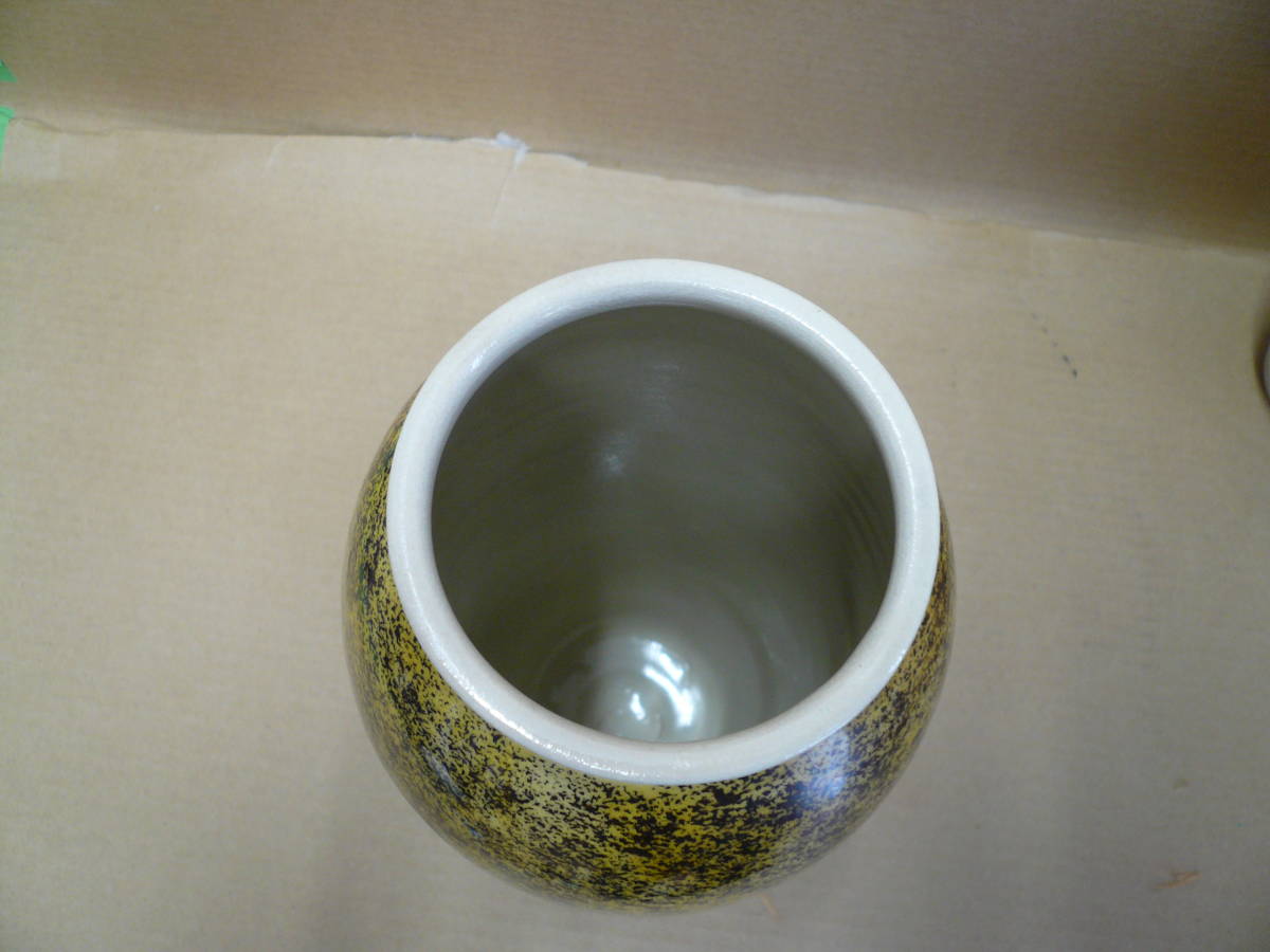 Kutani Ware Vase by Shuha with Signed Tomobako Box, Unused