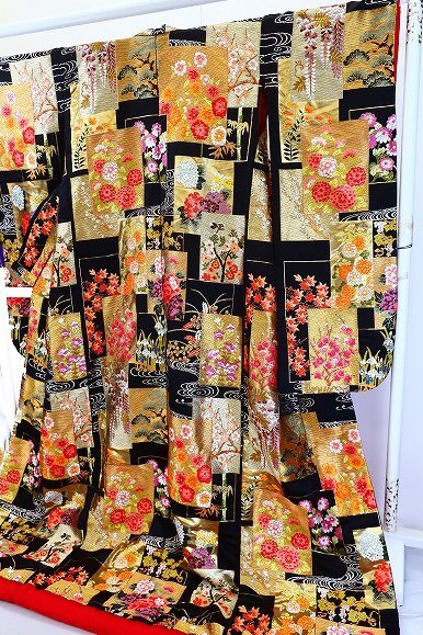 Iro-Uchikake Silk Wedding Kimono Black Auspicious Floral Gold Thread Length 198 cm