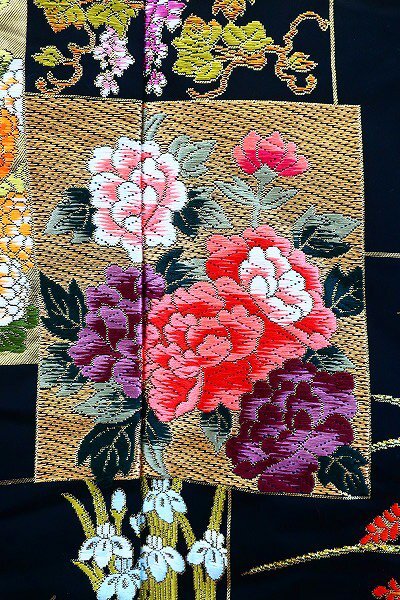 Iro-Uchikake Silk Wedding Kimono Black Auspicious Floral Gold Thread Length 198 cm