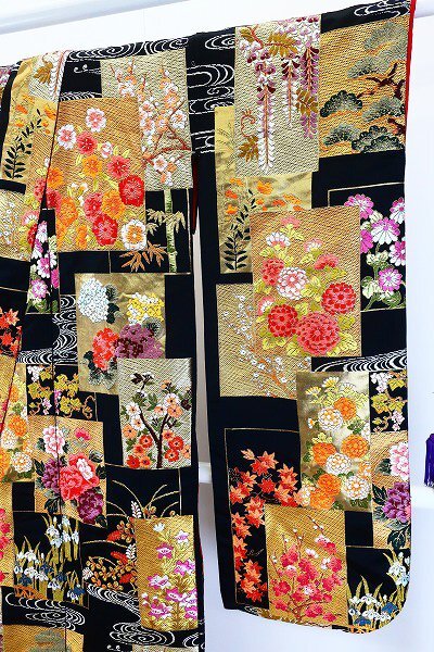 Iro-Uchikake Silk Wedding Kimono Black Auspicious Floral Gold Thread Length 198 cm