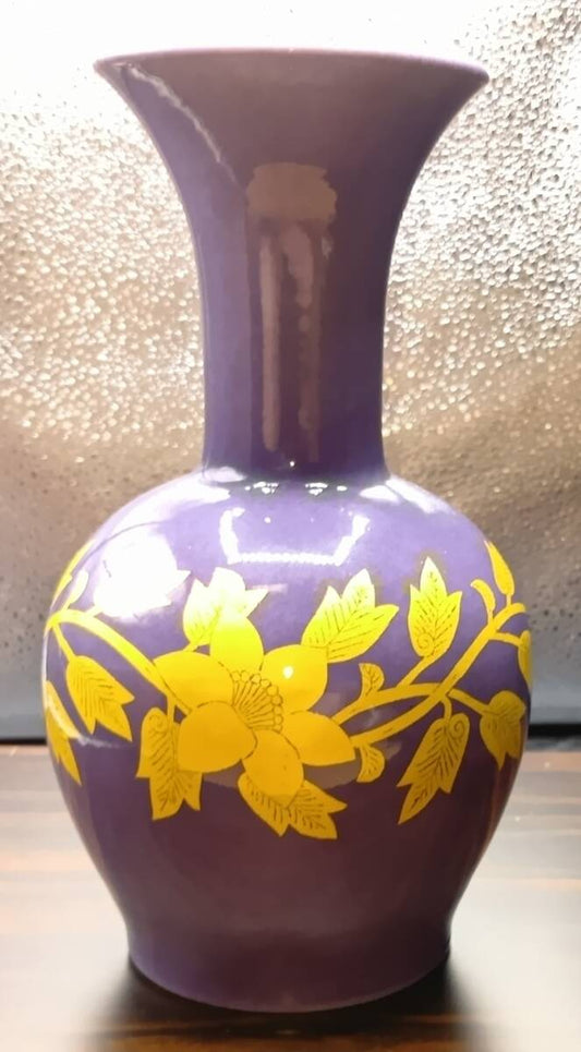 Yoshida Minori Living National Treasure Kutani Yuri Kinsai Gold Floral Vase, Signed