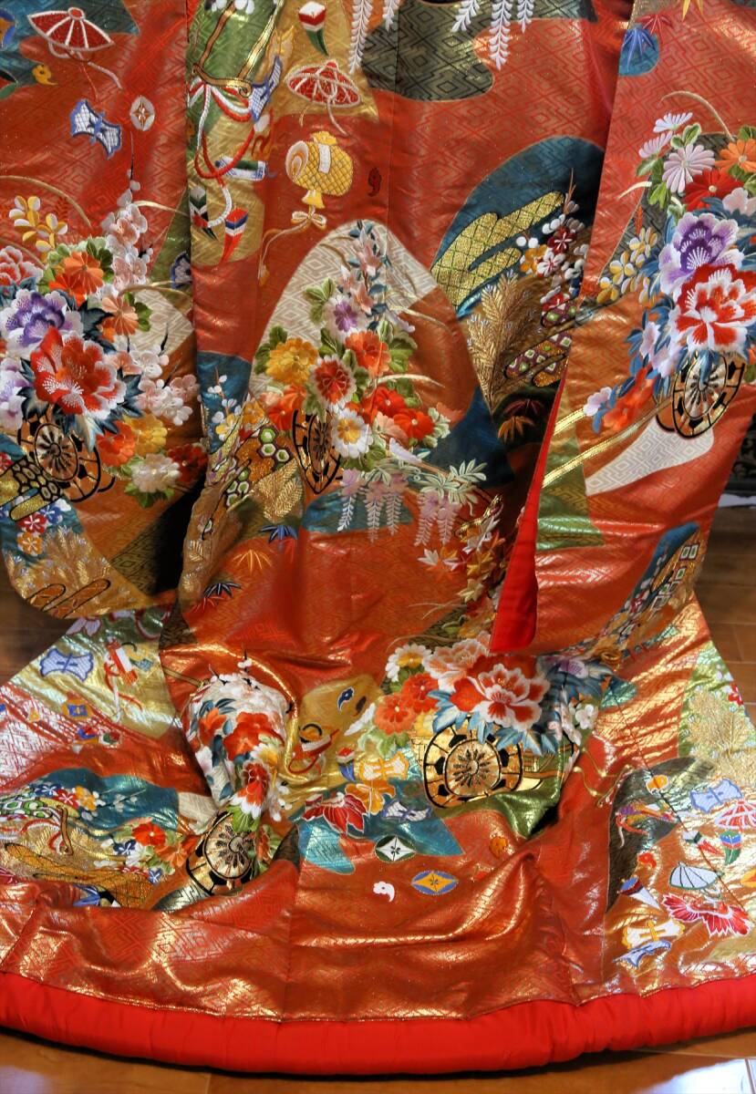 Iro-uchikake Wedding Kimono, Kissho Hanaguruma Motif, Gold & Silver Embroidery