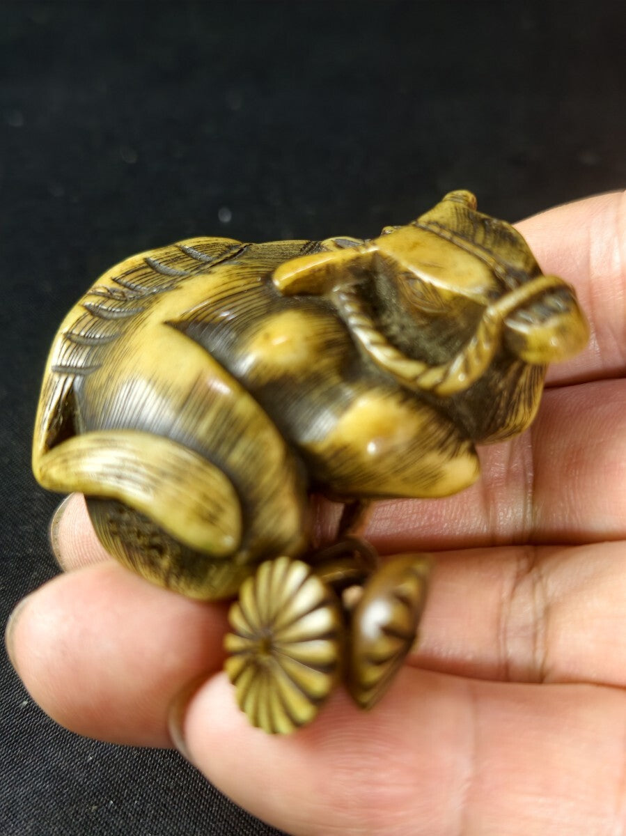 Edo-Period Netsuke Water Buffalo Motif Hand-Carved Natural Material Antique
