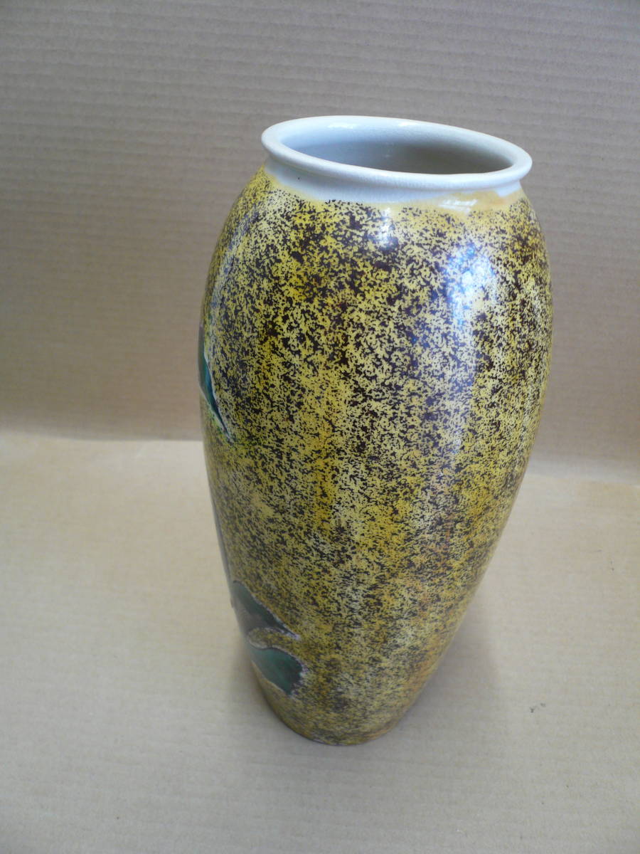 Kutani Ware Vase by Shuha with Signed Tomobako Box, Unused