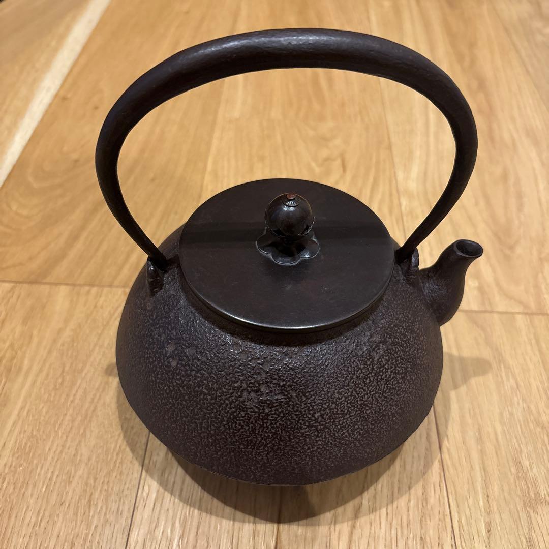 Josei Sato Nambu Tekki Tetsubin Kettle Cast Iron with Tomobako, Plum Finial