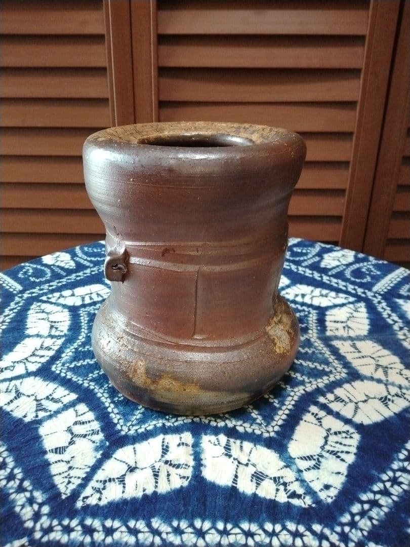 Motoyama Izumi Bizen Ware Kinuta Flower Vase with Ears, Signed with Box