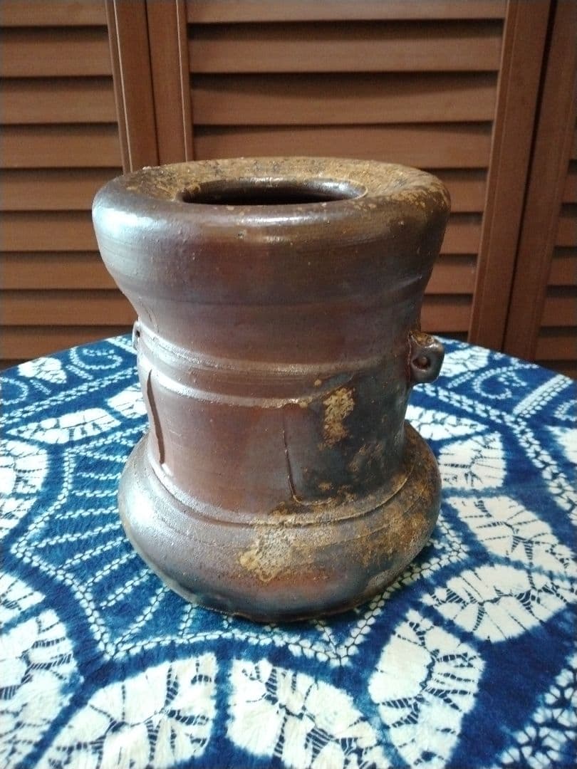 Motoyama Izumi Bizen Ware Kinuta Flower Vase with Ears, Signed with Box