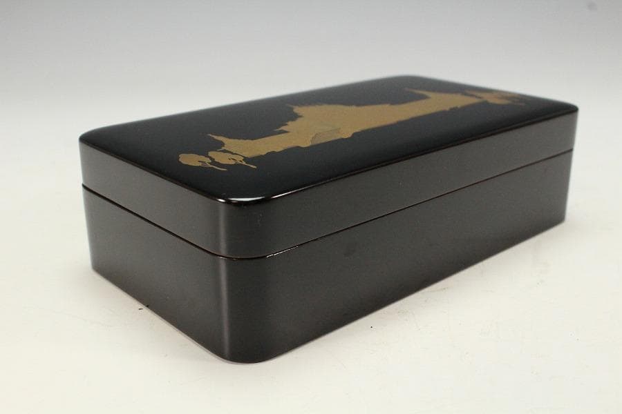 Zohiko Lacquer Lidded Box with Pavilion Maki-e Design, with Box