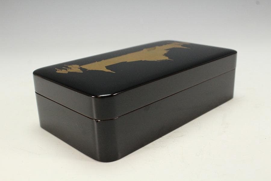 Zohiko Lacquer Lidded Box with Pavilion Maki-e Design, with Box