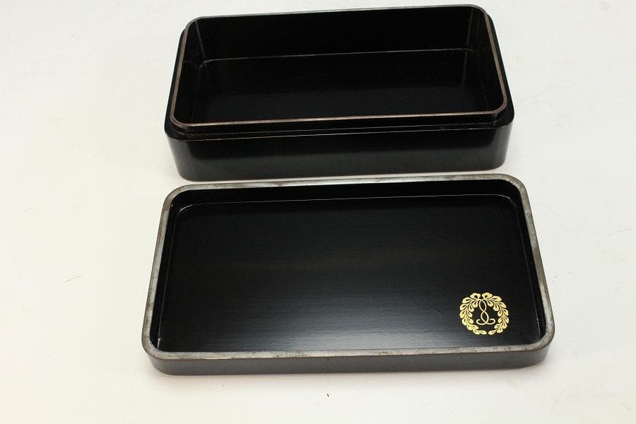 Zohiko Lacquer Lidded Box with Pavilion Maki-e Design, with Box