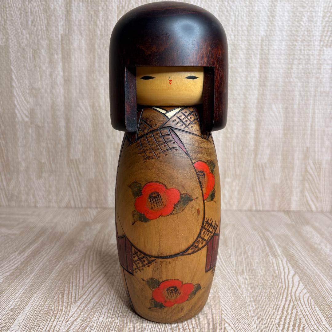 Usaburo Okamoto Kanzubaki Winter Camellia Kokeshi Doll, Award-Winning Design