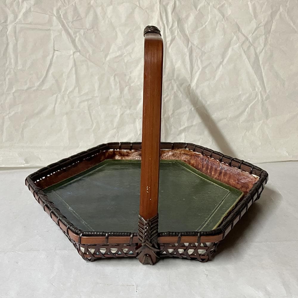 Ando Chikuryosai Hexagonal Handled Bamboo Basket with Narumi Chosuke Oribe Plate