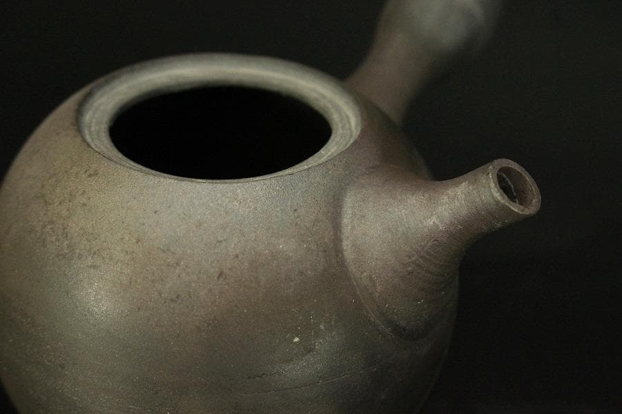 Kuroda Takashi Kasama Yaki Yokote Teapot Yakishime Stoneware with Tomobako