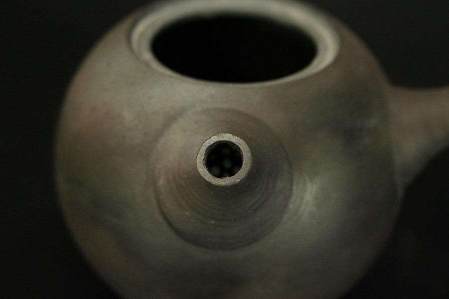 Kuroda Takashi Kasama Yaki Yokote Teapot Yakishime Stoneware with Tomobako