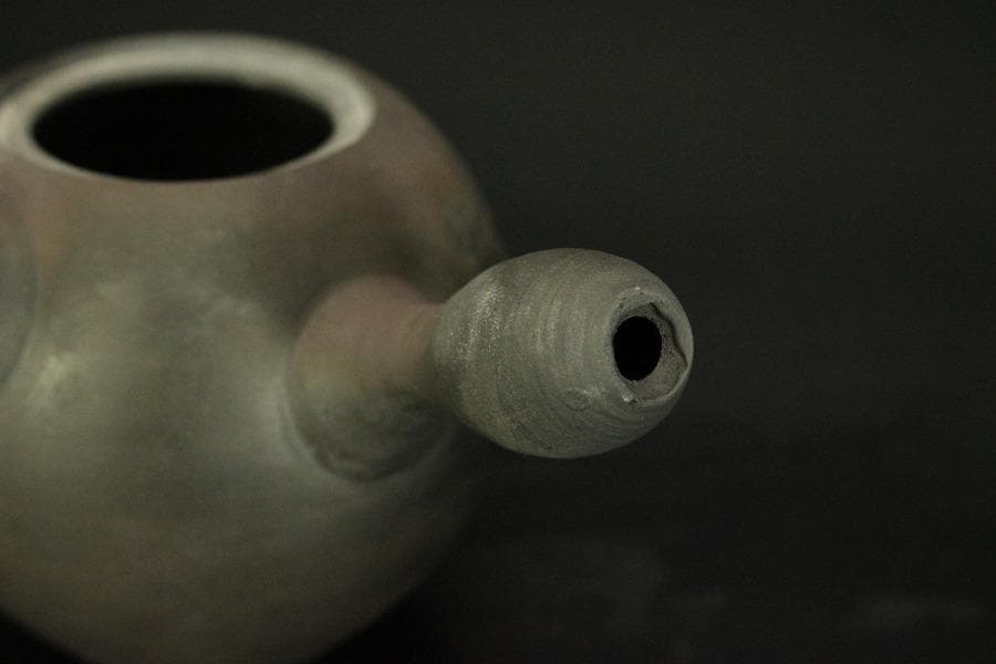 Kuroda Takashi Kasama Yaki Yokote Teapot Yakishime Stoneware with Tomobako