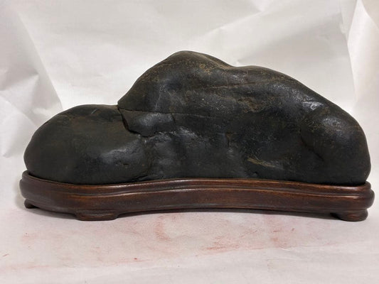 Kamuikotan Suiseki Viewing Stone Black Maguro-ishi Hokkaido with Wood Stand Width 22 cm x Depth 7 cm x Height 10 cm
