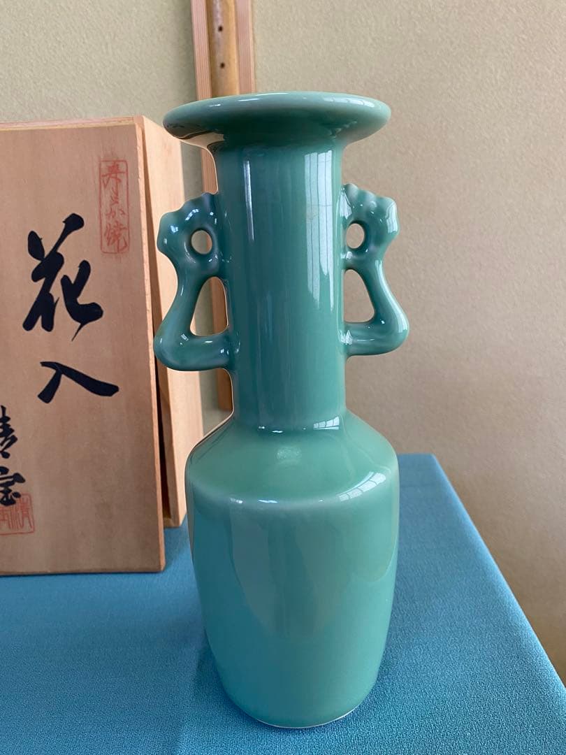 Seiho Hanaire Celadon Phoenix-Ear Flower Vase with Tomobako