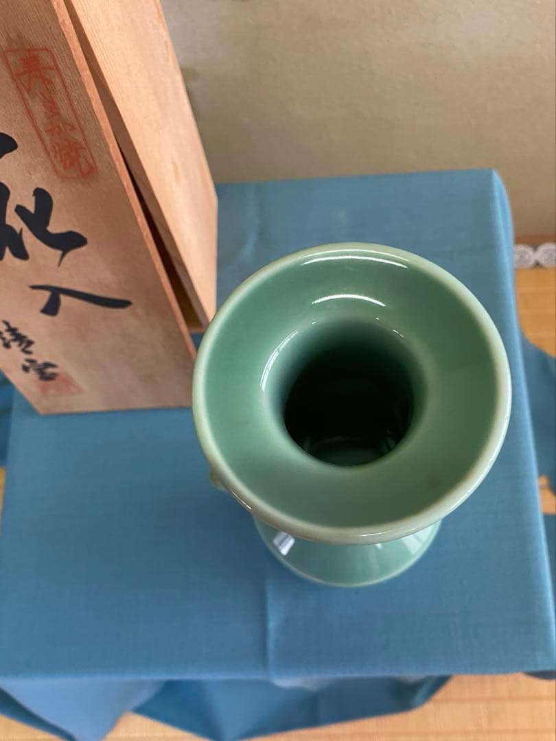 Seiho Hanaire Celadon Phoenix-Ear Flower Vase with Tomobako
