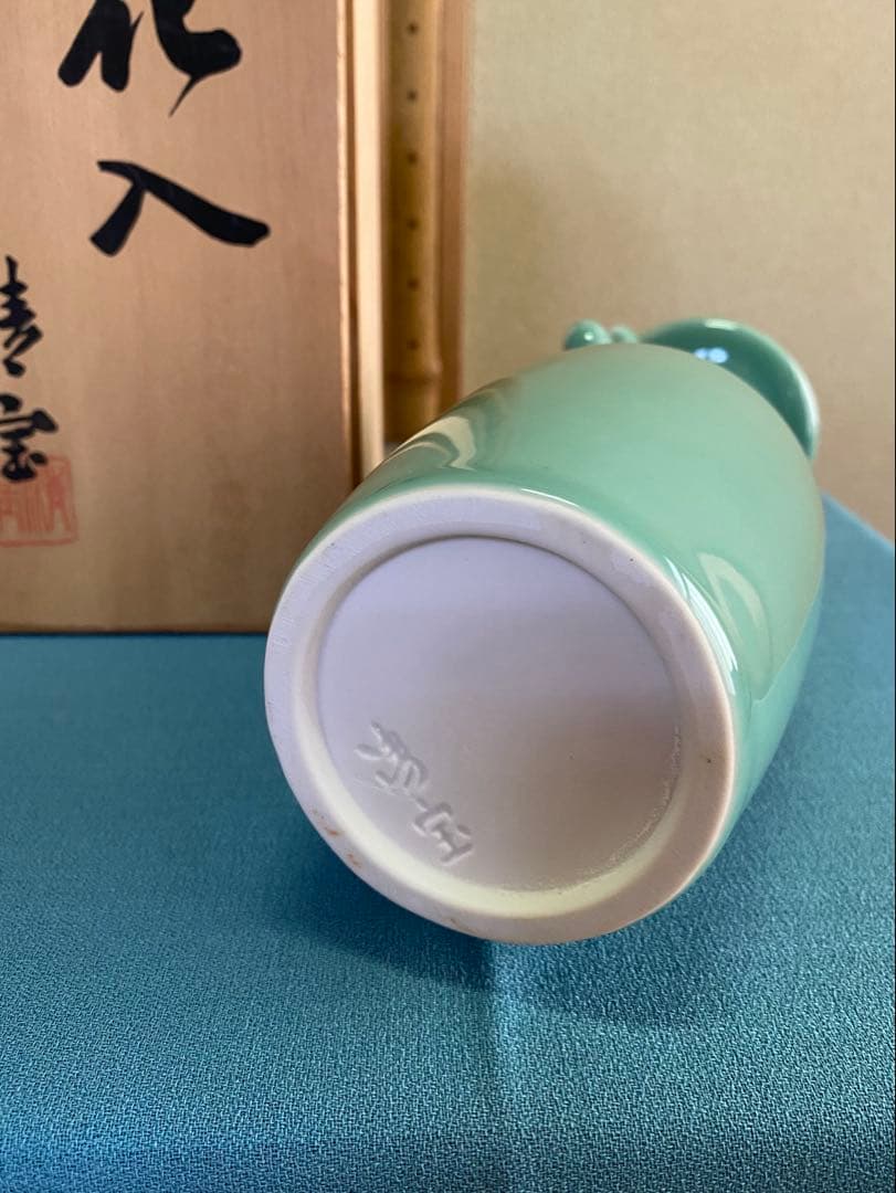 Seiho Hanaire Celadon Phoenix-Ear Flower Vase with Tomobako