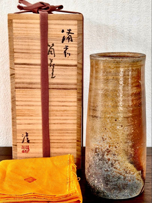Isezaki Jun Bizen Ware Vase Yakishime, Living National Treasure, with Original Box, Height approx. 21.3 cm