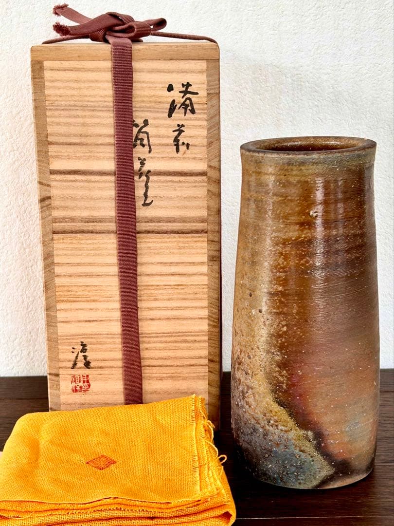 Isezaki Jun Bizen Ware Vase Yakishime, Living National Treasure, with Original Box, Height approx. 21.3 cm