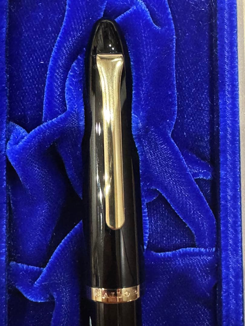 Sailor Profit Jr. Fountain Pen Takashimaya Special Order 14K M Nib Maki-e Rose