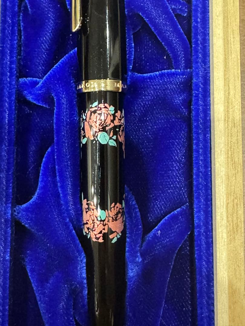 Sailor Profit Jr. Fountain Pen Takashimaya Special Order 14K M Nib Maki-e Rose