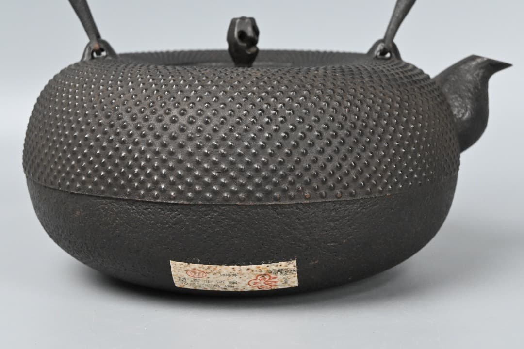 Kamasada Studio Nambu Tekki Tetsubin Kettle Arare Pattern Cast Iron 1400ml Signed